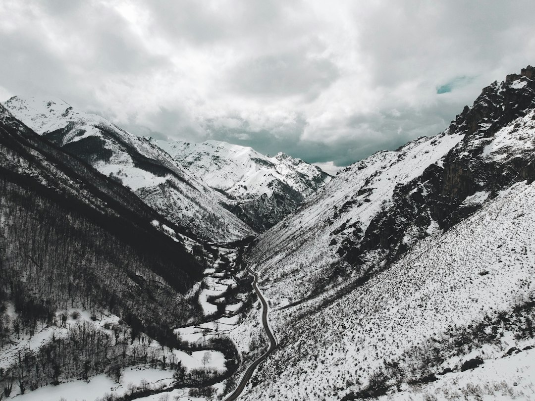 Snowy mountain landscape illustrating winter ski conditions in eastern Spain